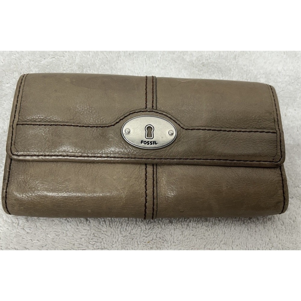 Fossil Womens Maddox Brown Leather Trifold Clutch Wallet